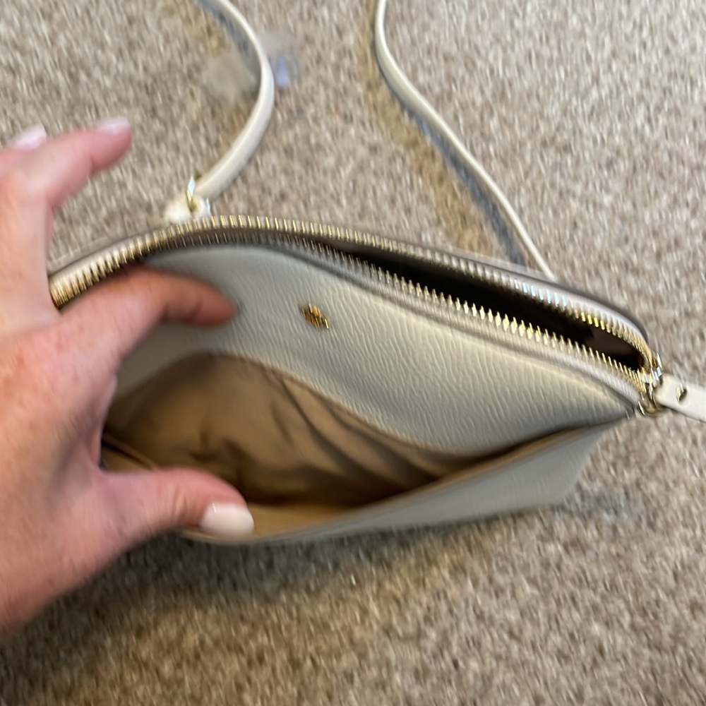 Crossbody. - Picture 2 of 4